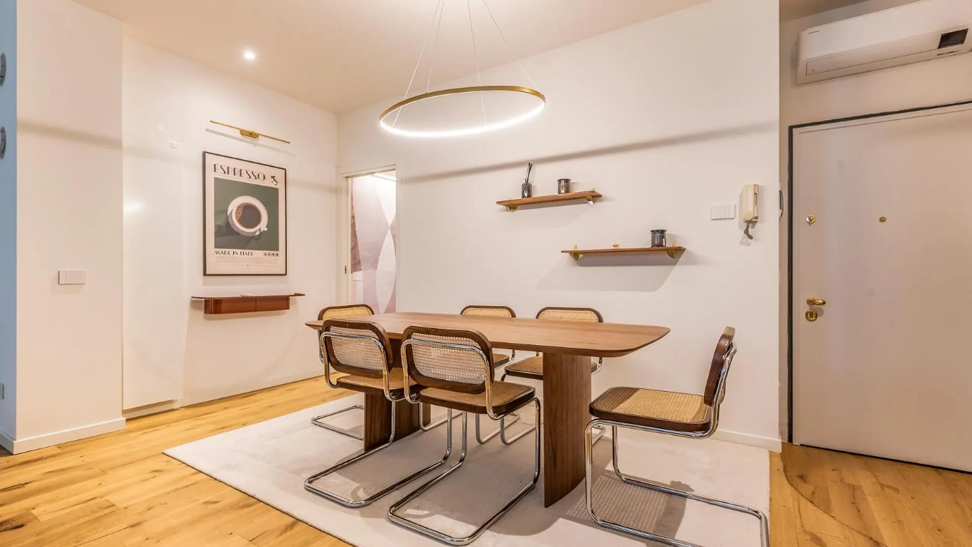 Апартаменты Brand New Milano Via Melzi D'Eril 18 4 Pax