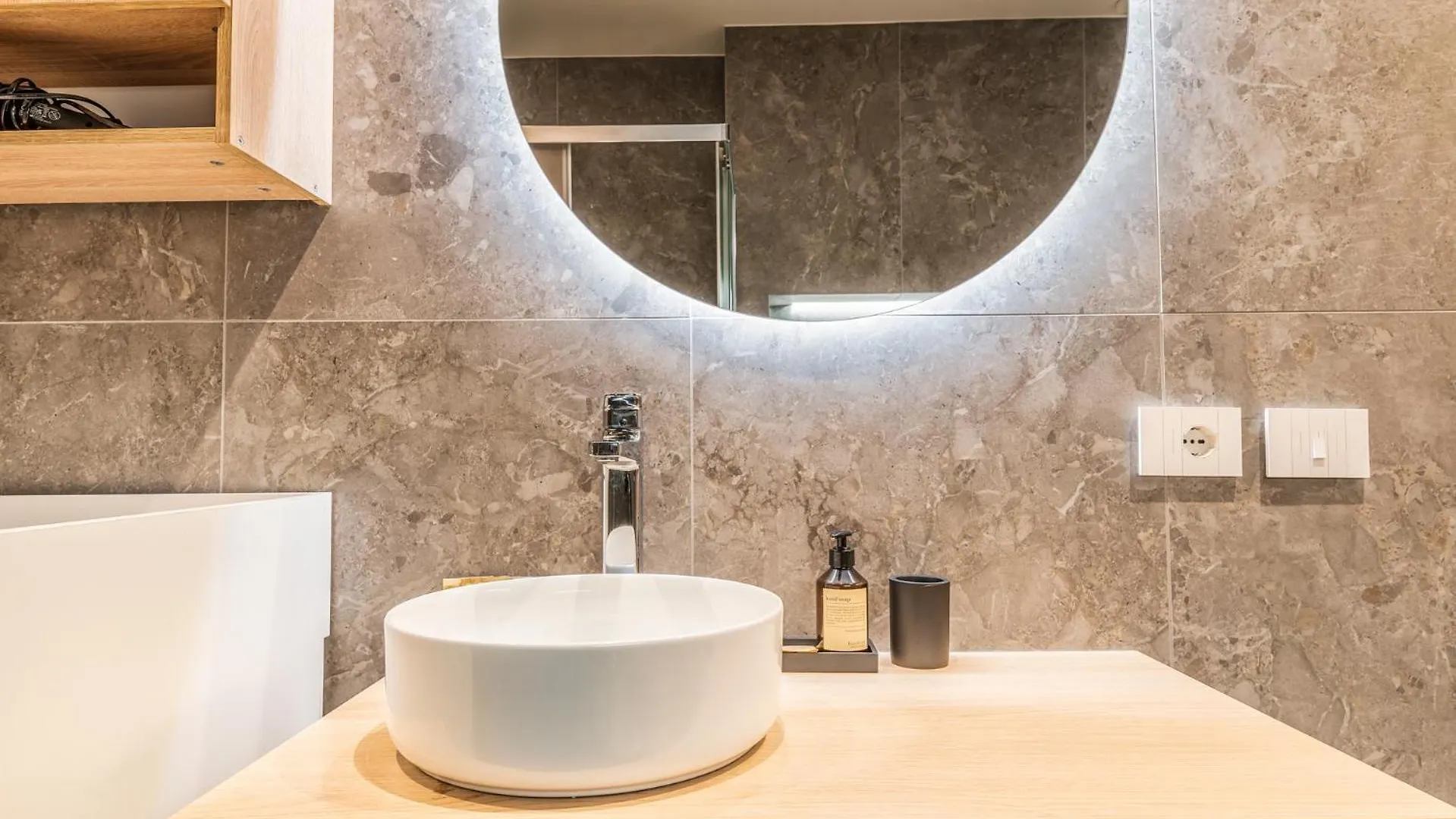 Апартаменты Brand New Milano Via Melzi D'Eril 18 4 Pax